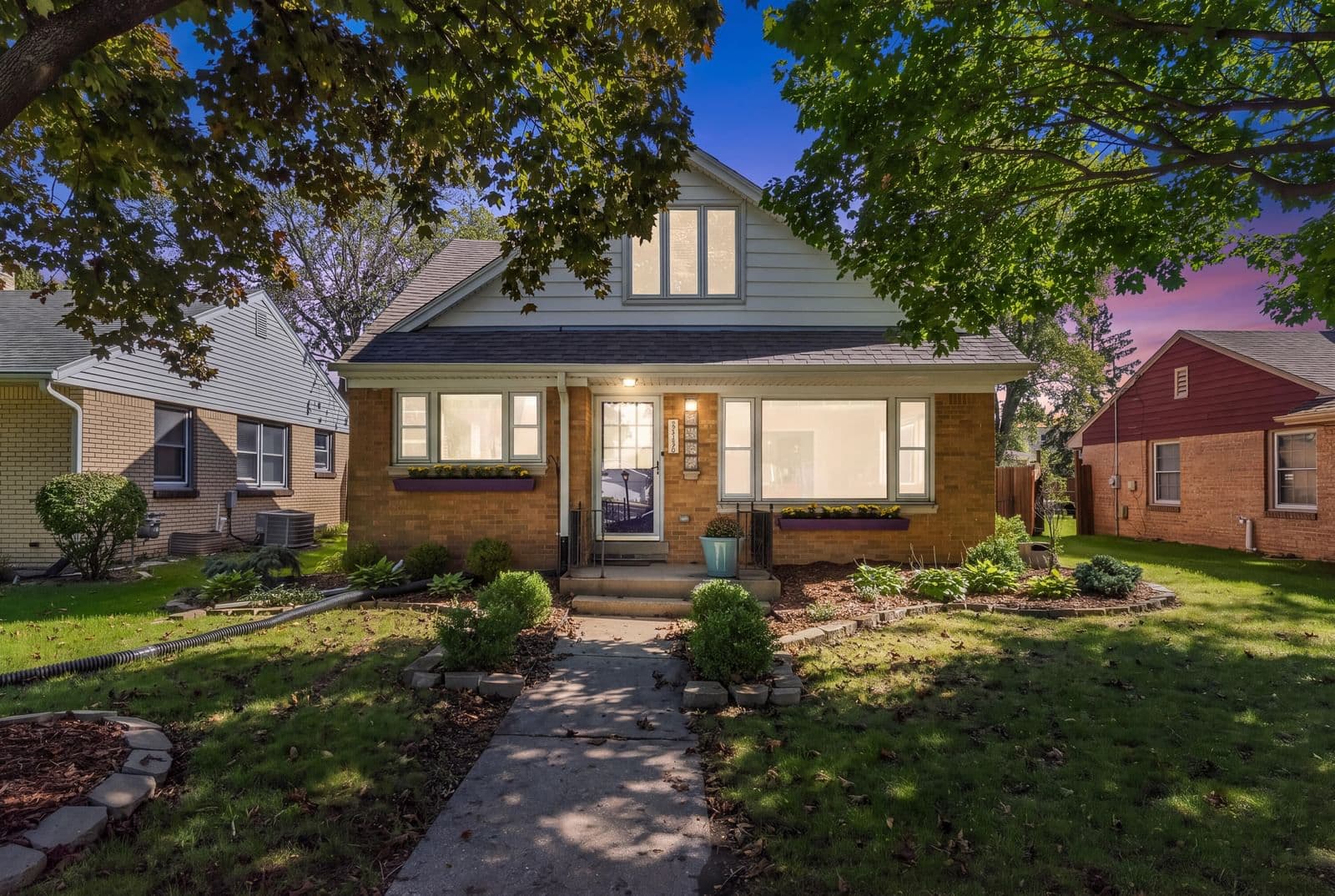 3848 101st St, Wauwatosa, WI 53222