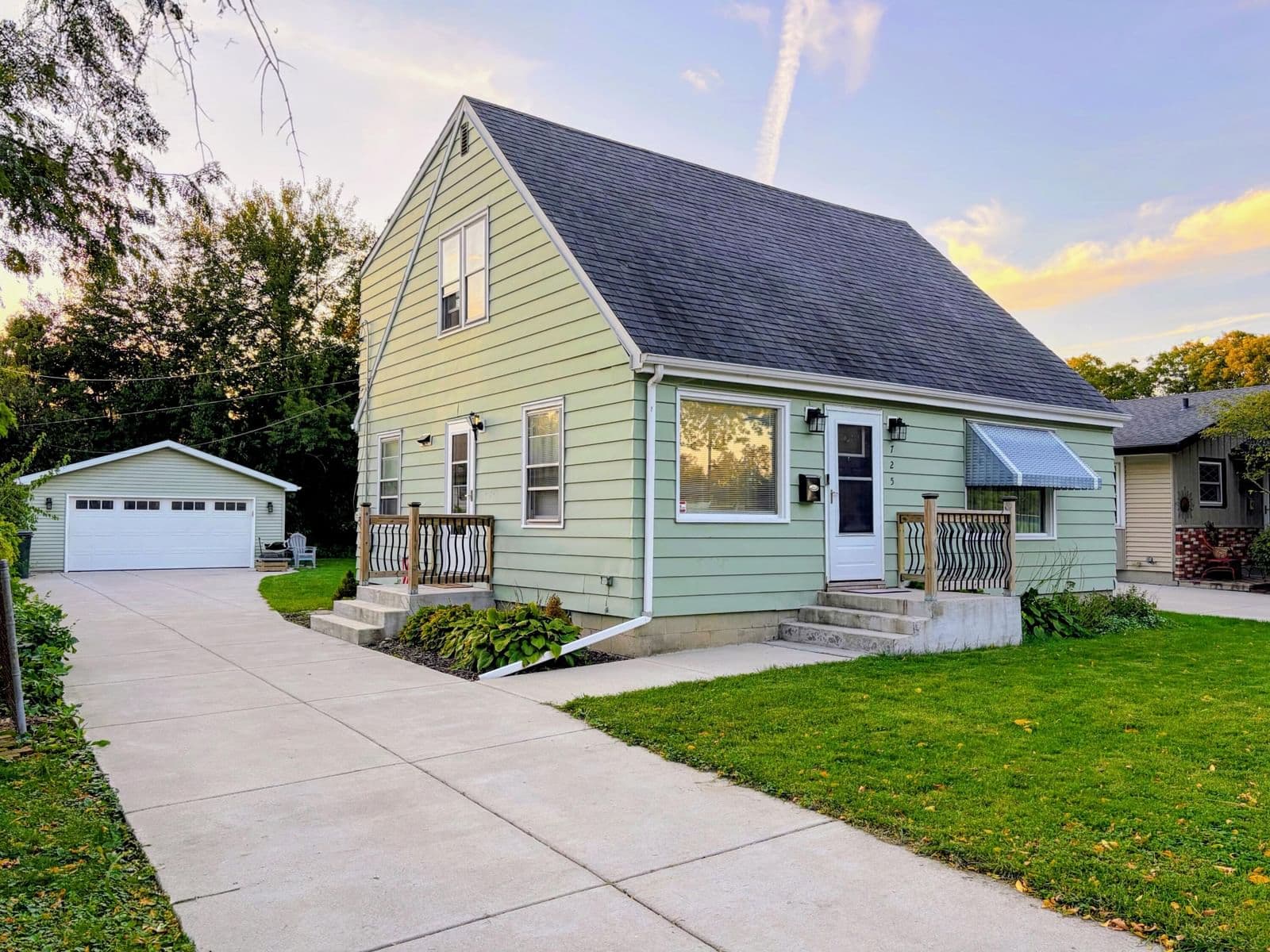 725 119th St, West Allis, WI 53214