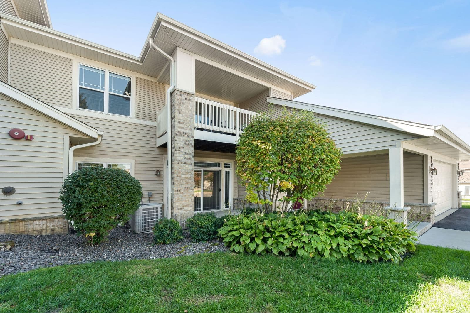 9313 Cobblestone Way, Franklin, WI 53132