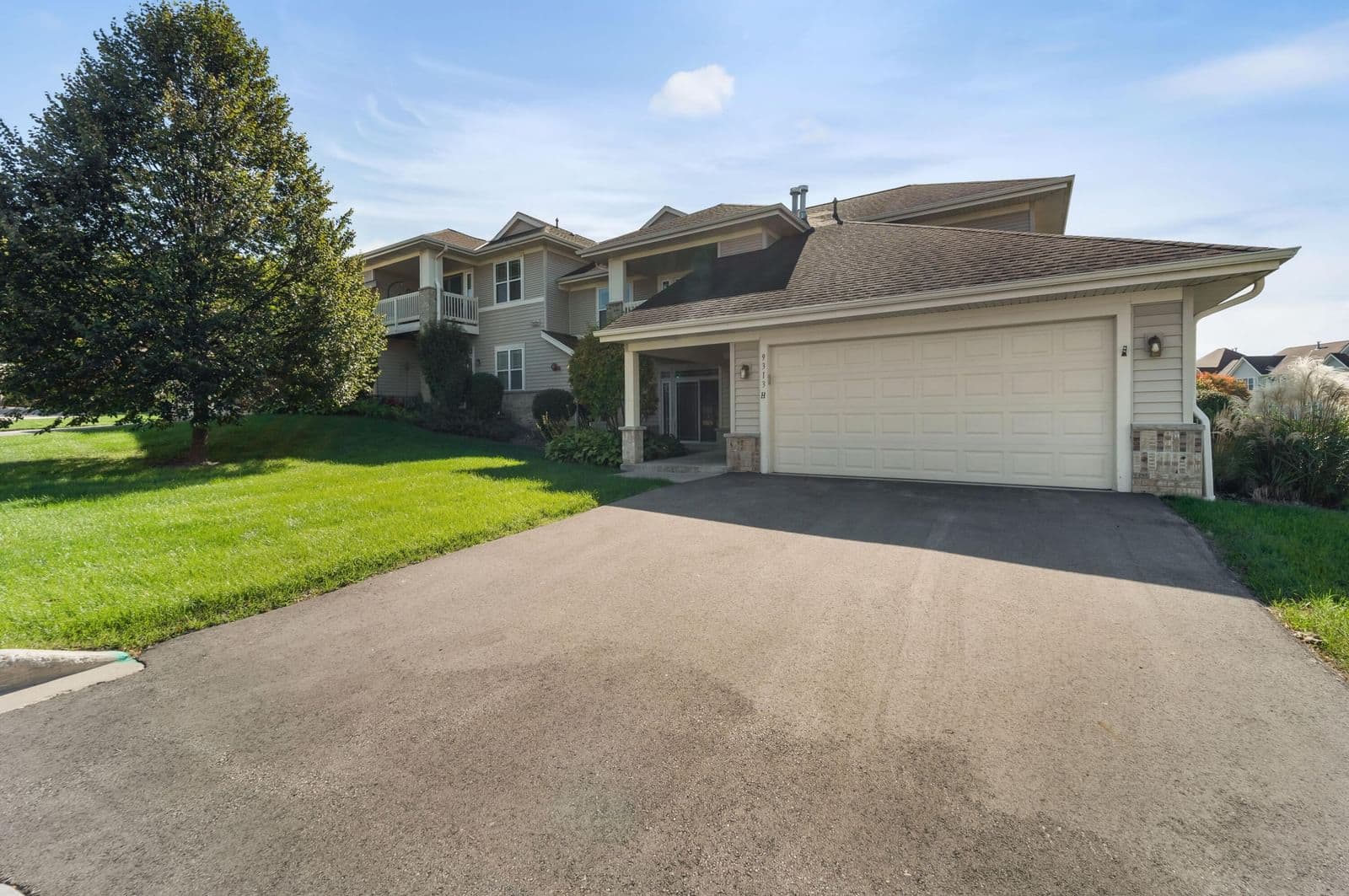 9313 Cobblestone Way, Franklin, WI 53132 3
