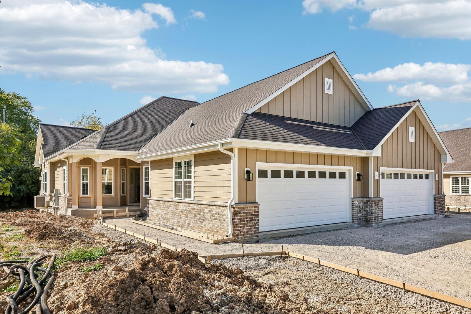 6777 Prairiewood Ln, Franklin, WI 53132