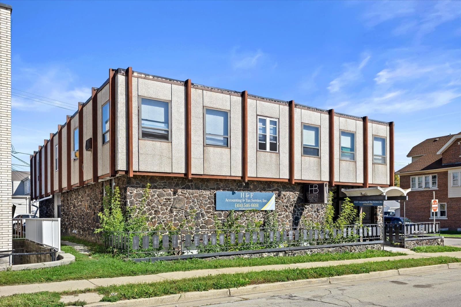 6900 Lincoln Ave, West Allis, WI 53219