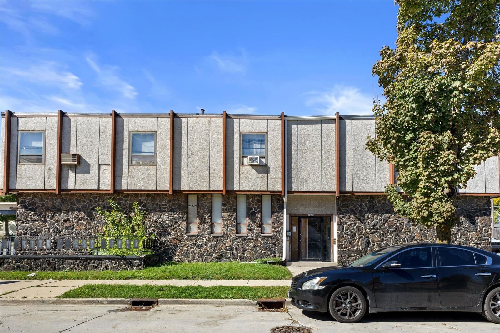 6900 Lincoln Ave, West Allis, WI 53219 2