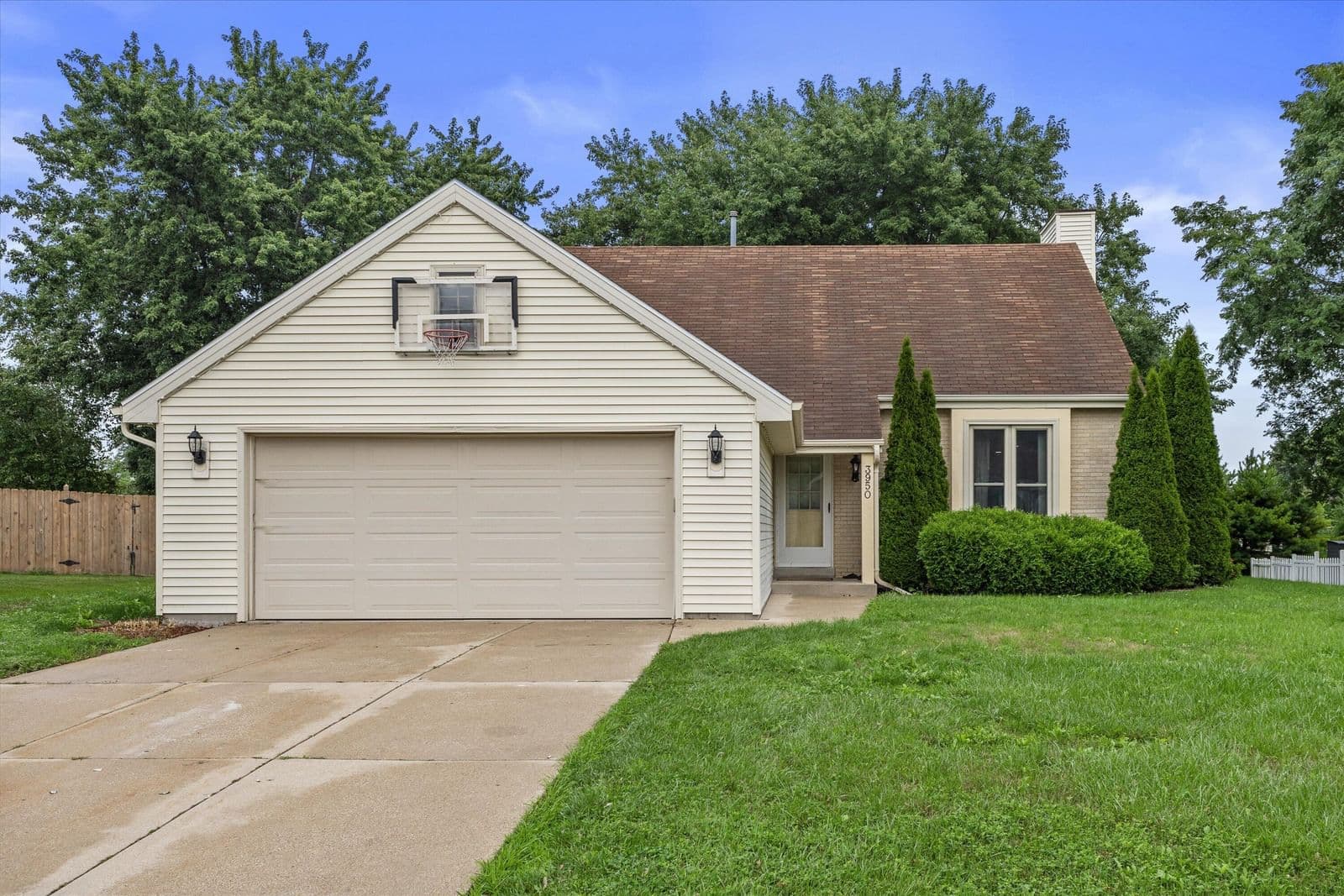 3950 Minnesota Ave, Franklin, WI 53132