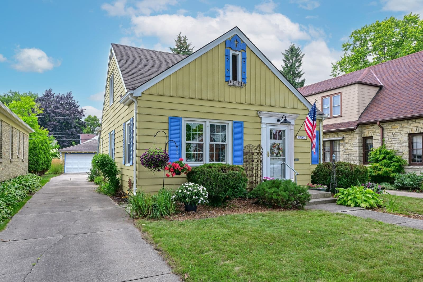 2361 82nd St, Wauwatosa, WI 53213