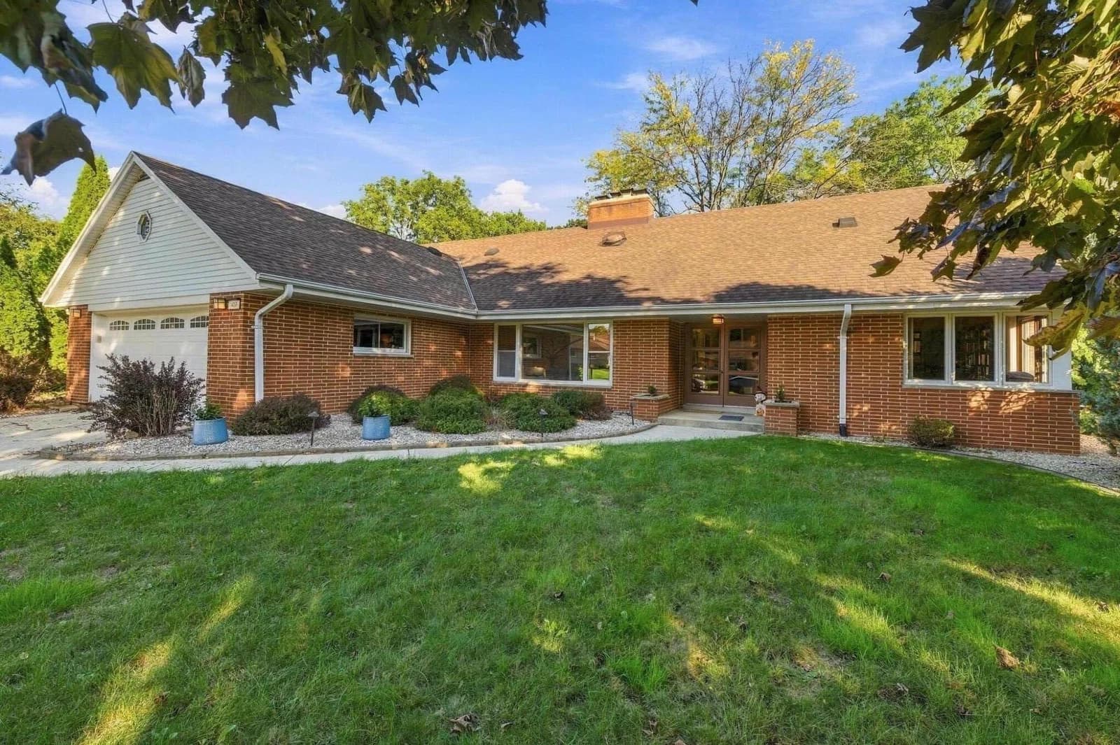 409 Parkway Dr, South Milwaukee, WI 53172