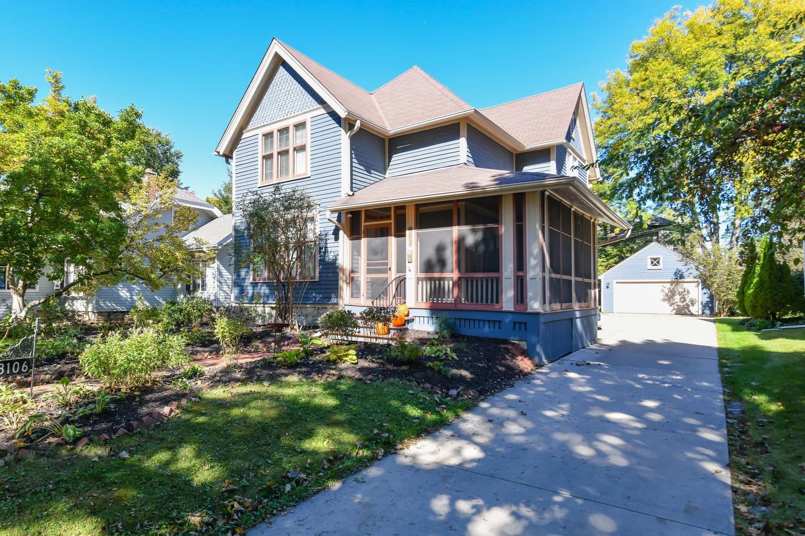 8106 Chestnut St, Wauwatosa, WI 53213 2