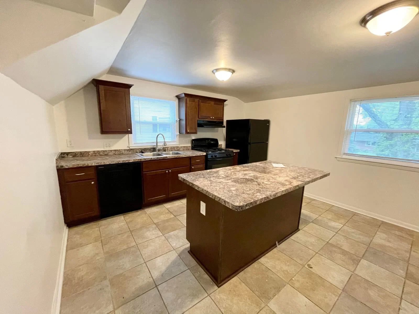 109 Brookdale Dr 5