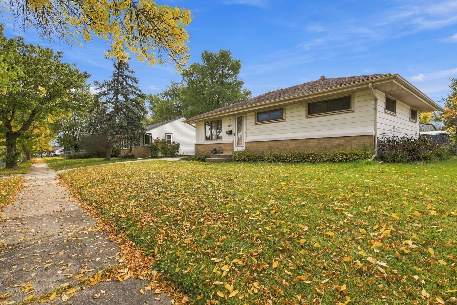 8805 Bender Ave, Milwaukee, WI 53225 3