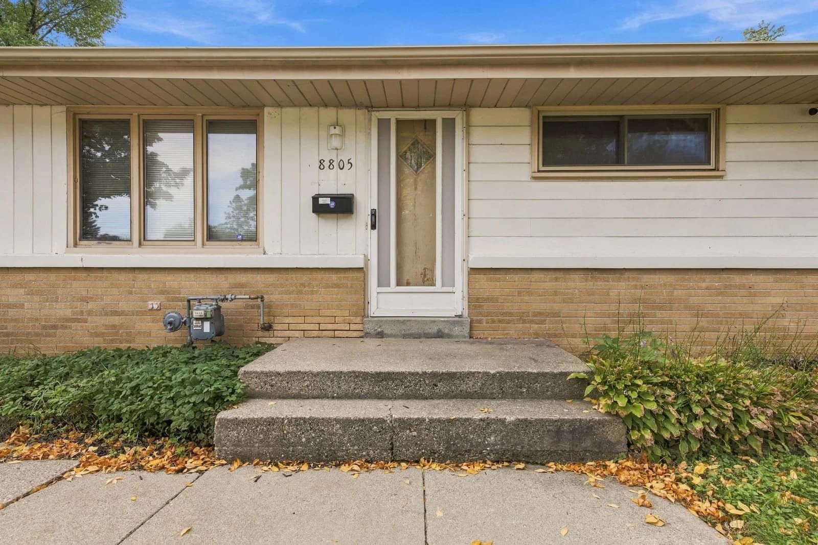 8805 Bender Ave, Milwaukee, WI 53225 2
