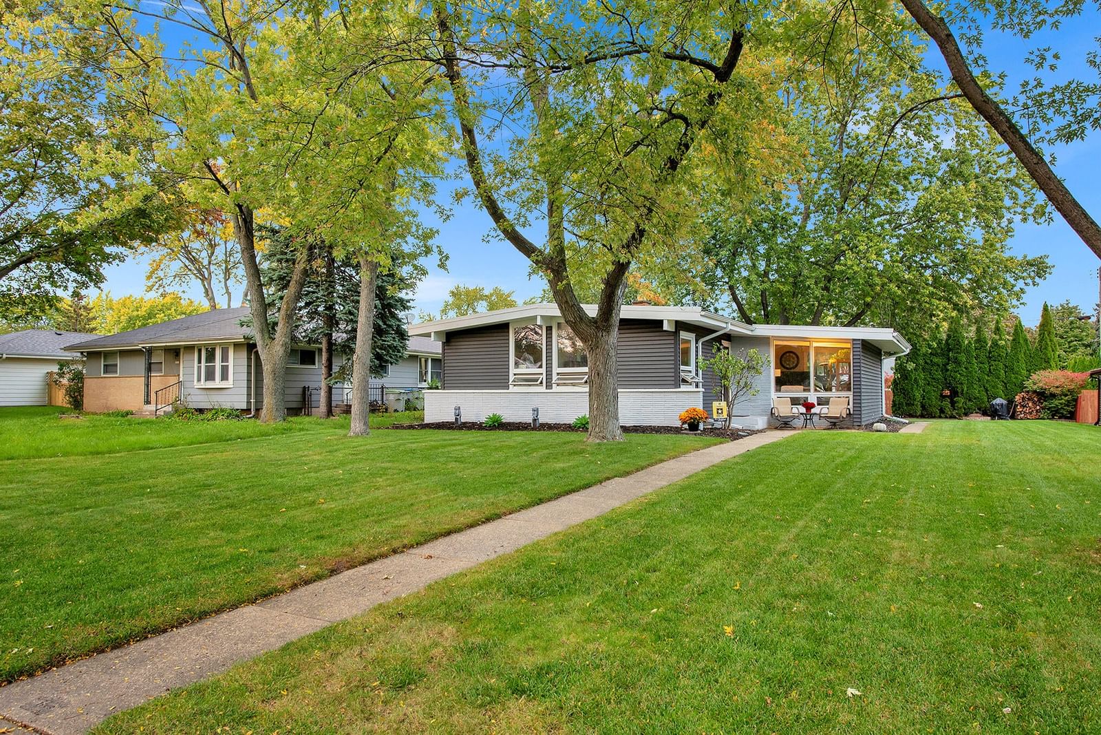 5674 Honey Creek Dr, Milwaukee, WI 53221