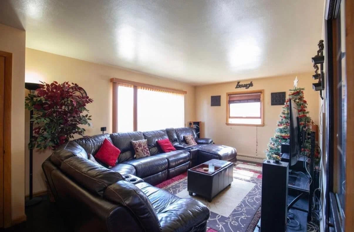 4055 68th St, Milwaukee, WI 53216 2