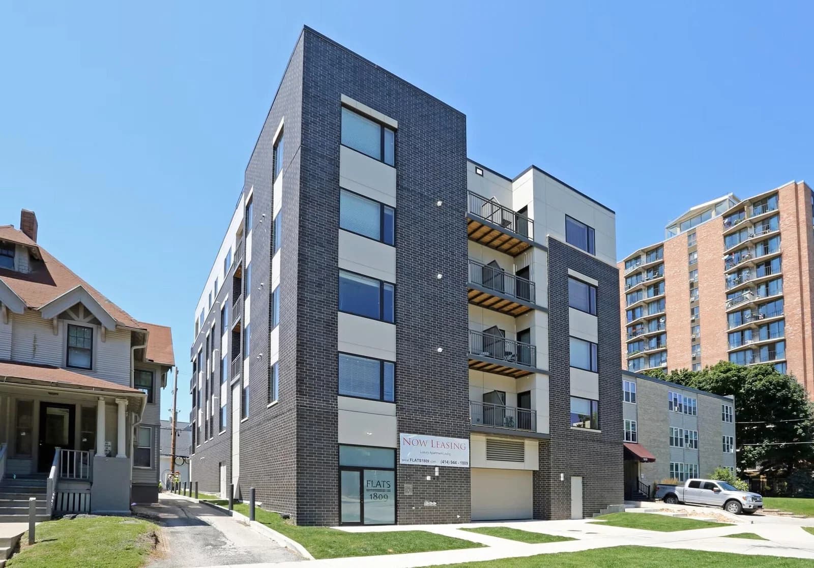 1809 Cambridge Ave, Milwaukee, WI 53202