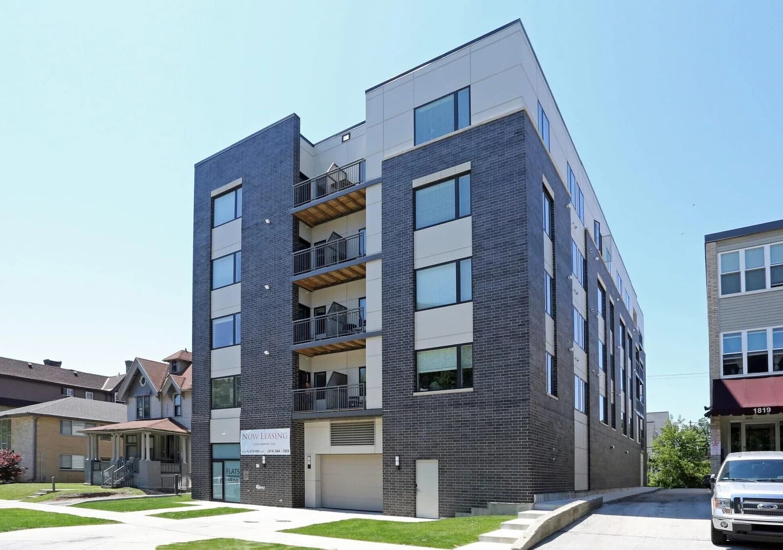 1809 Cambridge Ave, Milwaukee, WI 53202 2