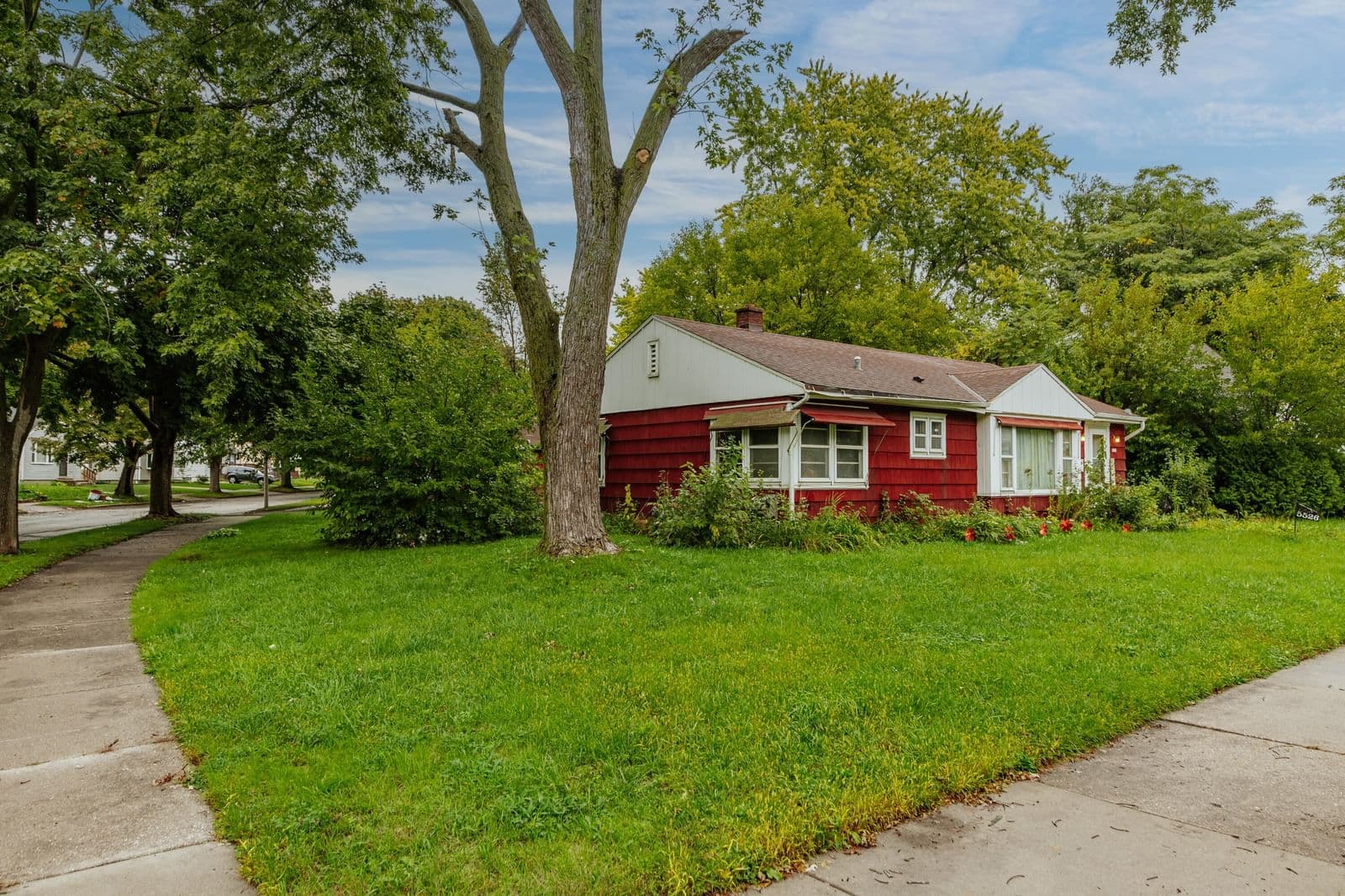 5526 Thurston Ave, Milwaukee, WI 53218 2