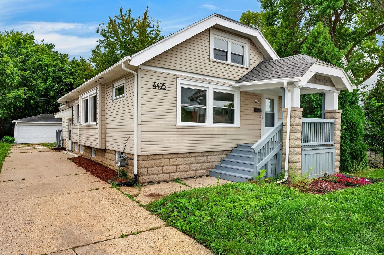 4425 Hampton Ave, Milwaukee, WI 53218 2