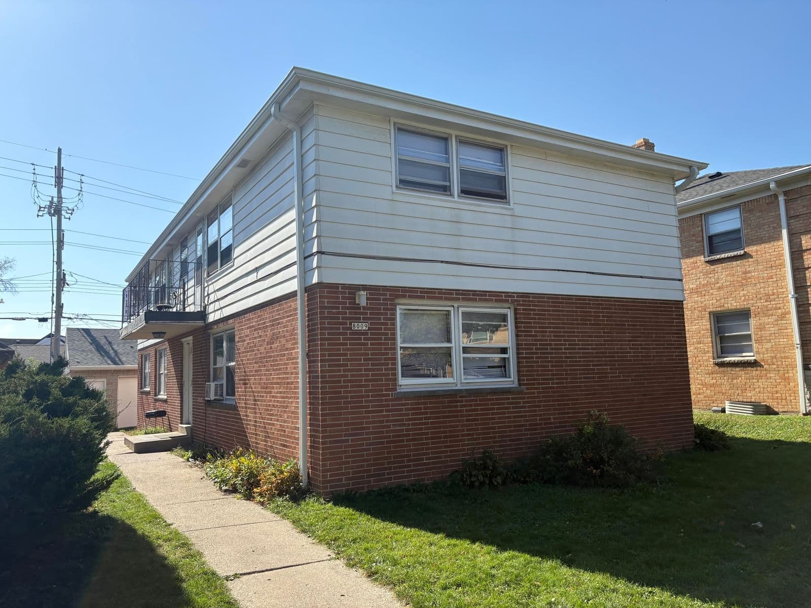 8009 Hampton Ave, Milwaukee, WI 53218