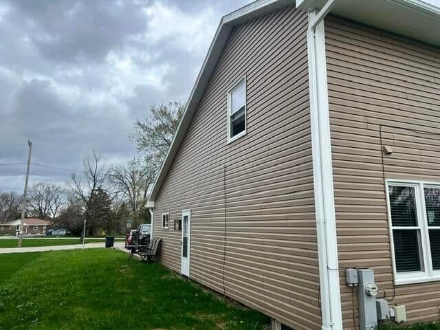 2951 Bridge St, Greenfield, WI 53221 3