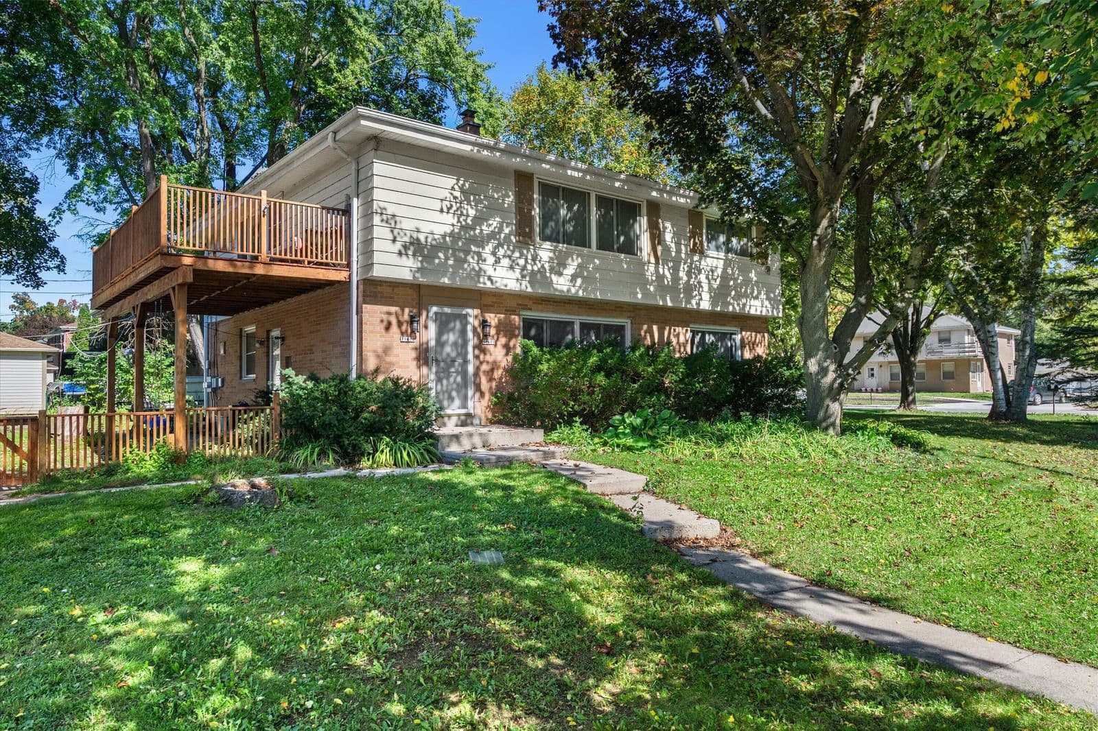 11610 Elmhurst Pkwy, Wauwatosa, WI 53226