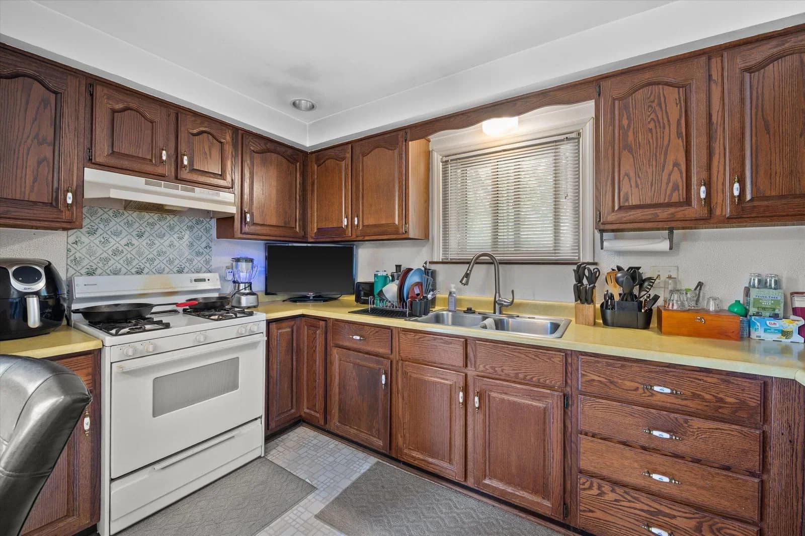11610 Elmhurst Pkwy, Wauwatosa, WI 53226 3