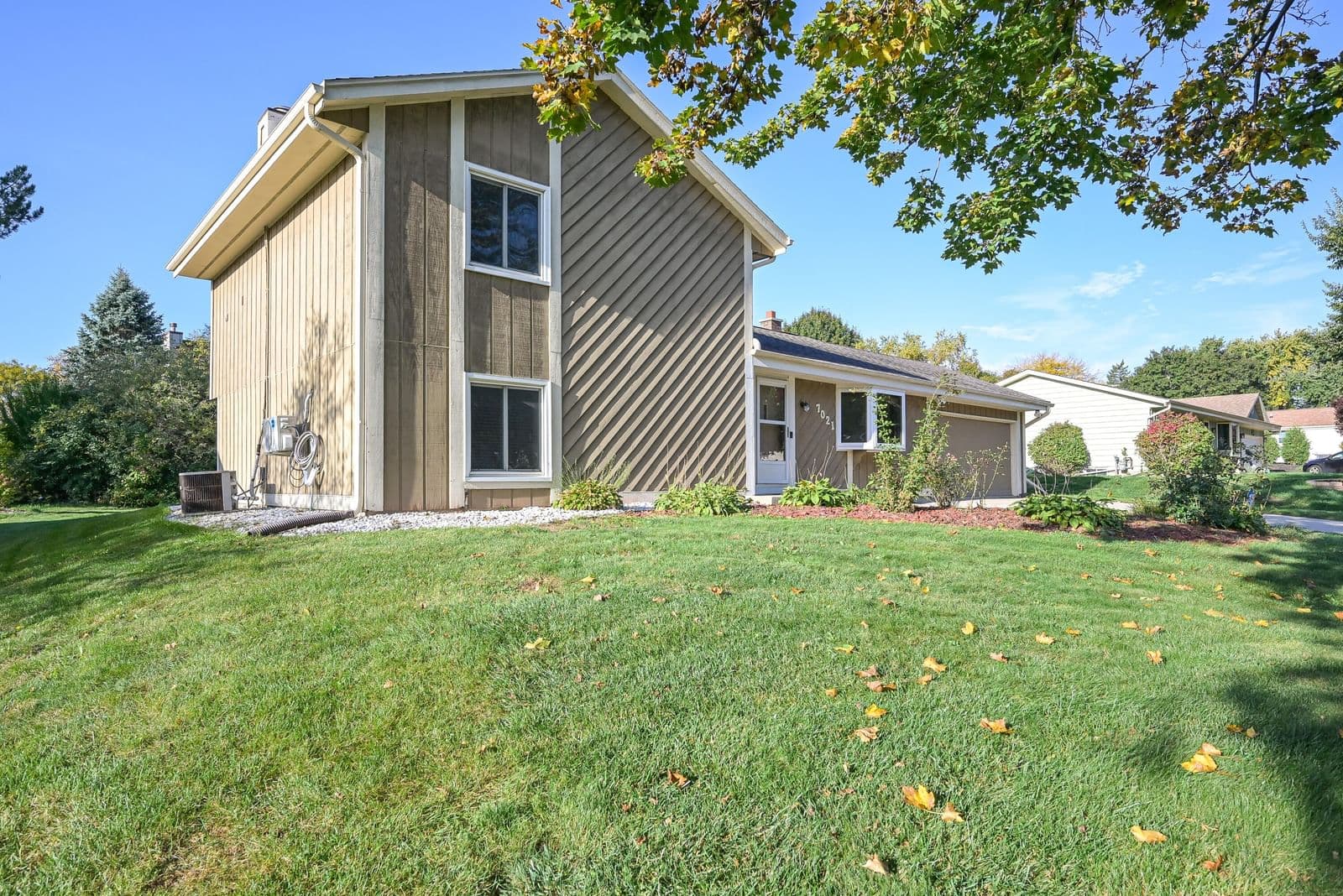 7021 Southview Dr, Franklin, WI 53132 2