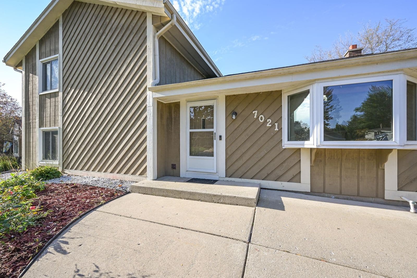 7021 Southview Dr 5