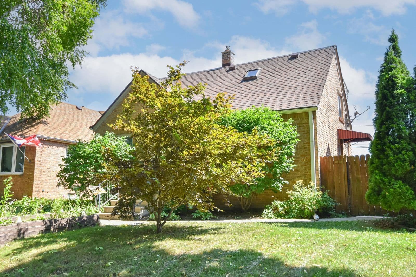 2426 73rd St, West Allis, WI 53219 2