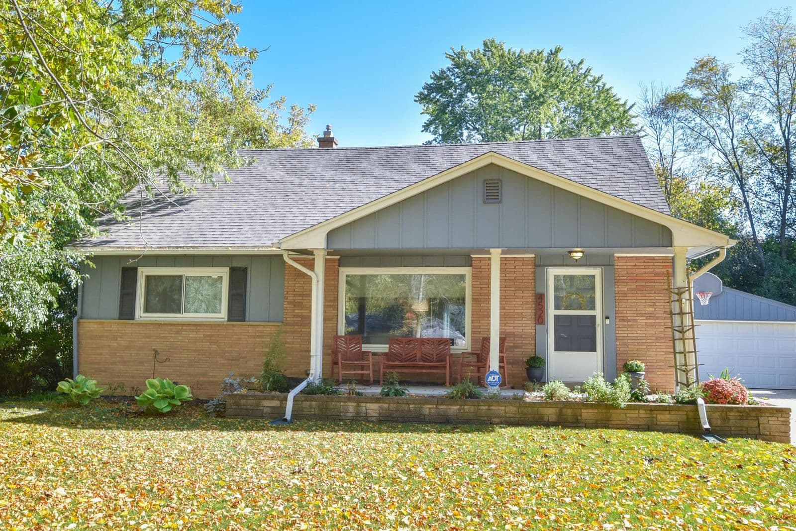 4520 100th St, Wauwatosa, WI 53225