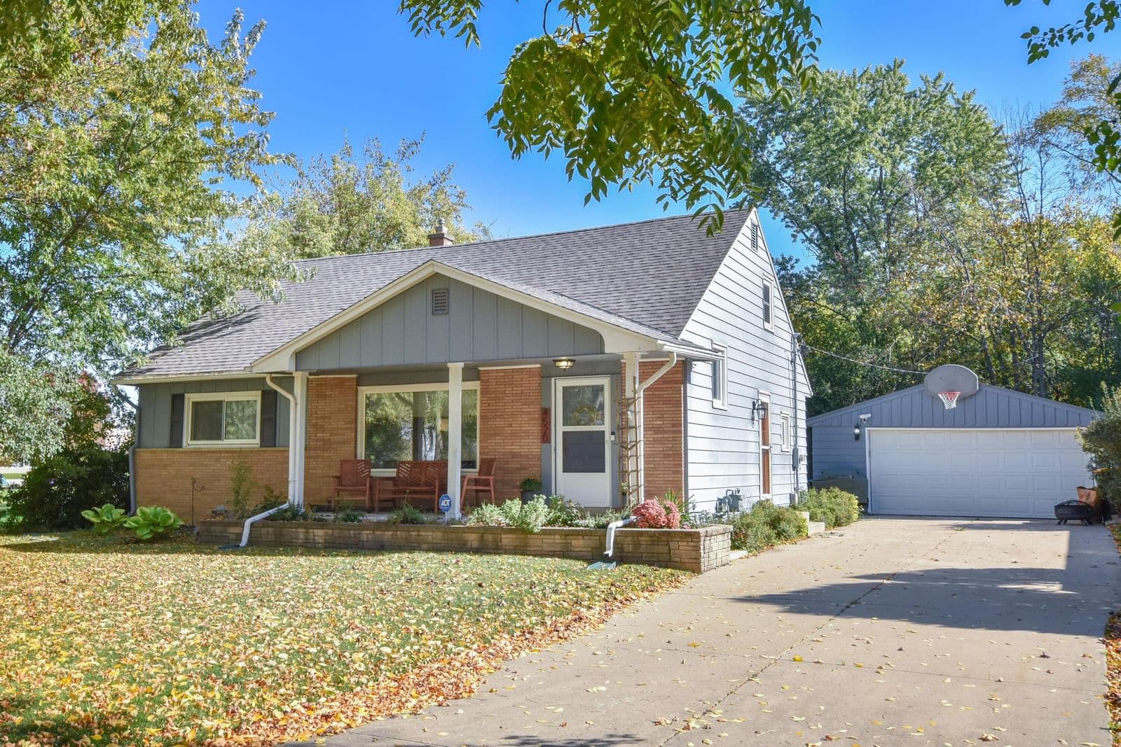 4520 100th St, Wauwatosa, WI 53225 2