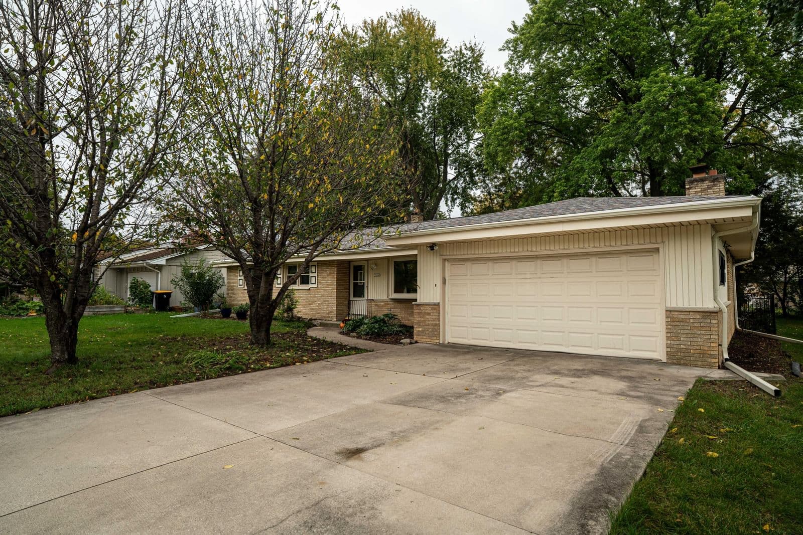 10849 Derby Ave, Wauwatosa, WI 53225 3