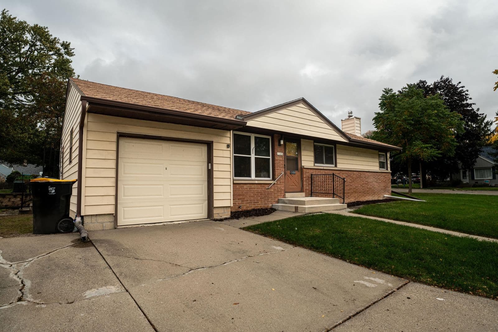 11406 Park Hill Ave, Wauwatosa, WI 53226