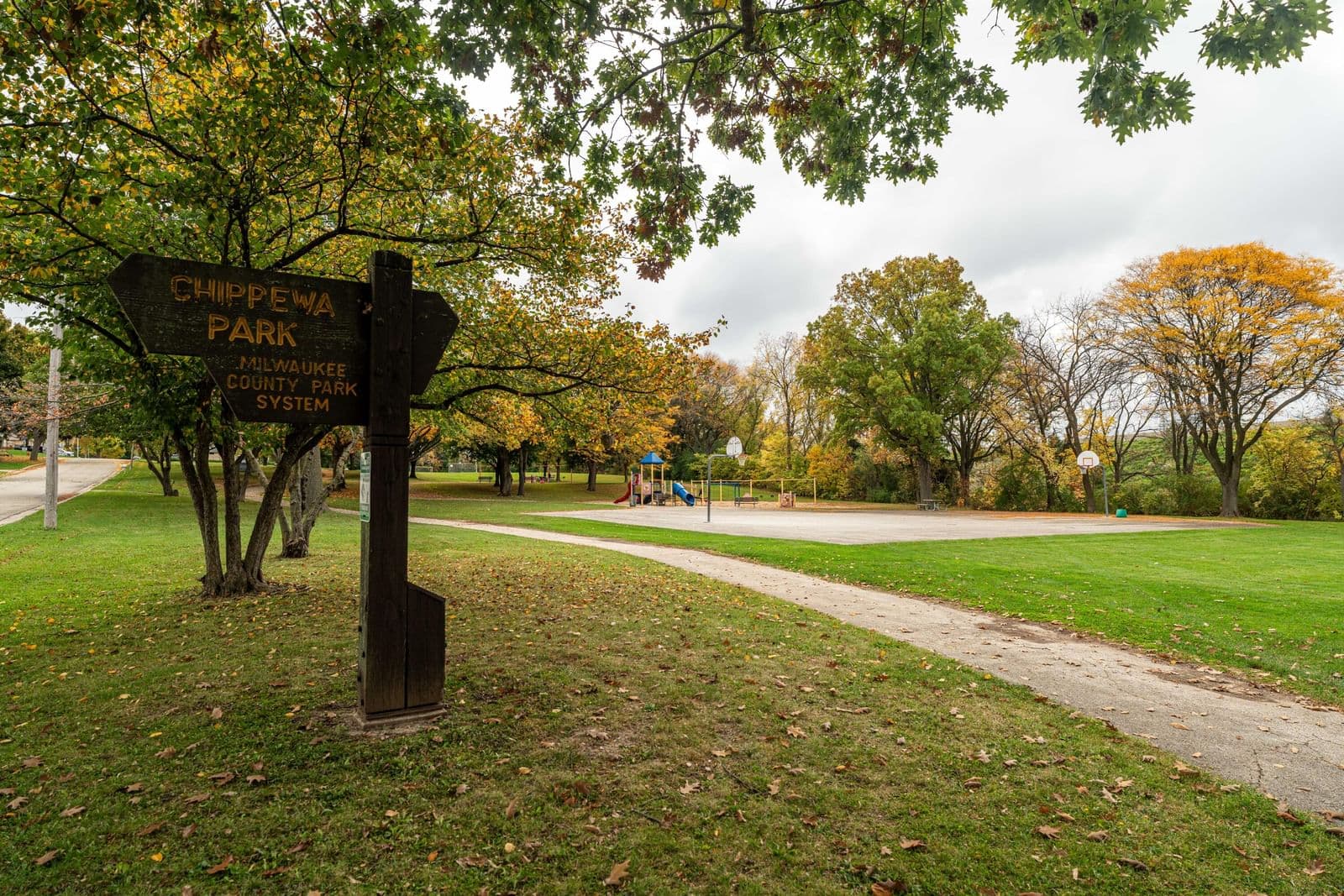 11406 Park Hill Ave, Wauwatosa, WI 53226 3