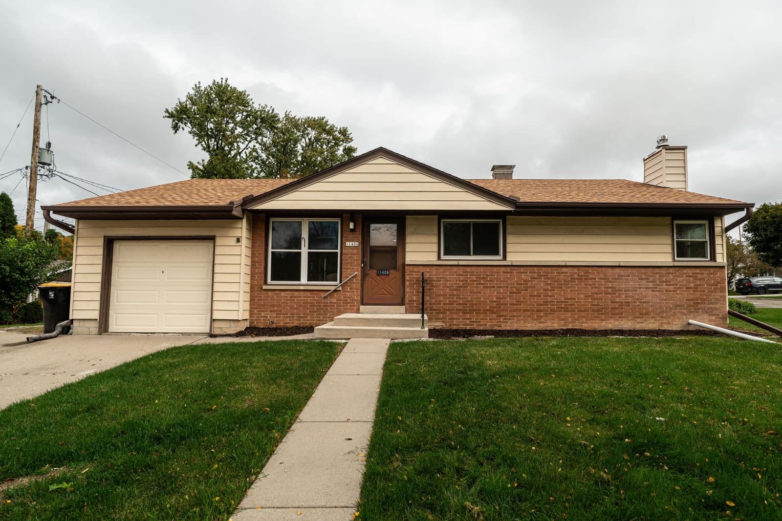 11406 Park Hill Ave, Wauwatosa, WI 53226 2