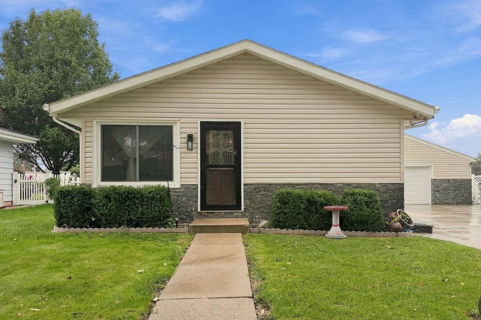 1500 Clayton Crest Ave, Milwaukee, WI 53221 3