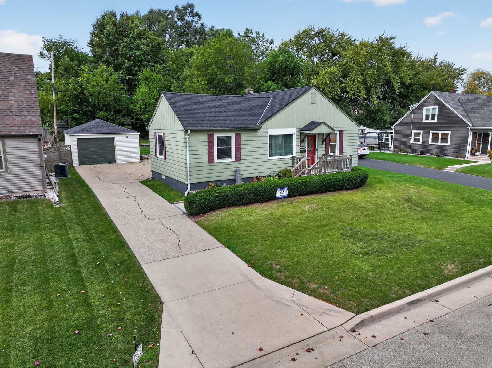 3557 45th St, Milwaukee, WI 53220 2
