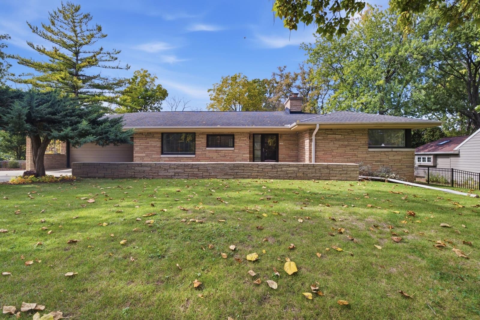 1231 121st St, Wauwatosa, WI 53226