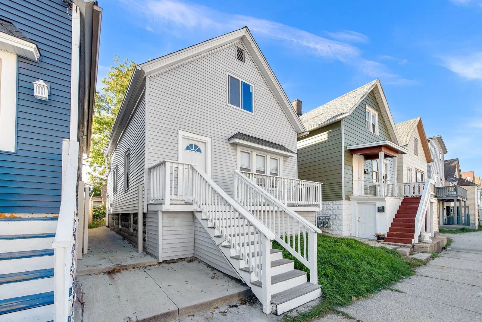 2041 15th Pl, Milwaukee, WI 53204 3