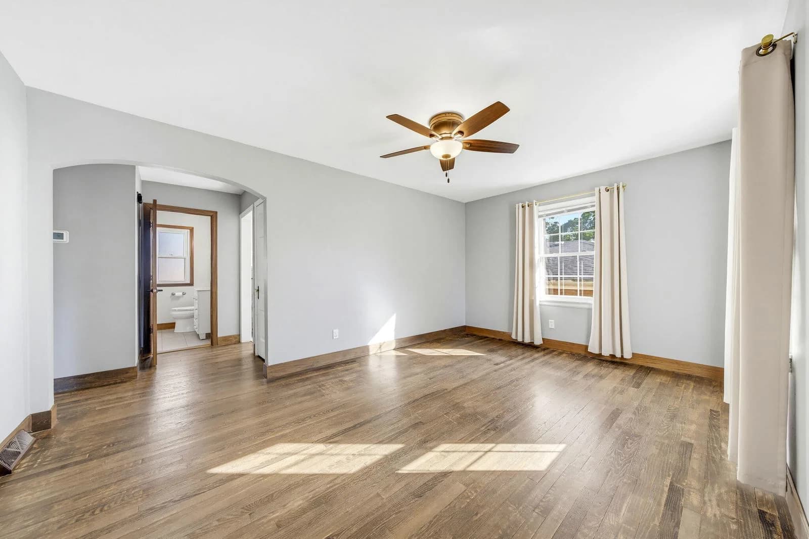 4570 Lenox St, Milwaukee, WI 53207 2