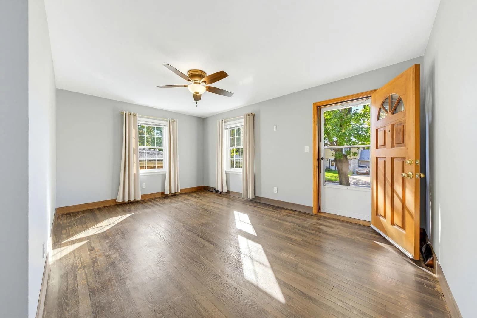 4570 Lenox St, Milwaukee, WI 53207 3