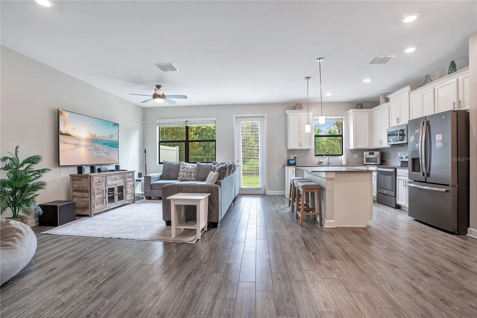 1251 ROYAL ST GEORGE 4