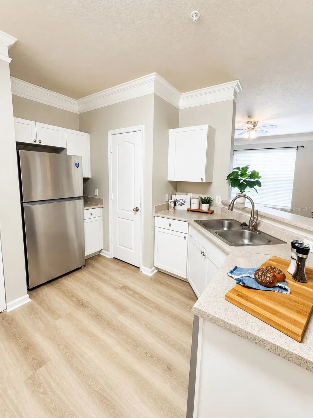 8813 VILLA VIEW 3