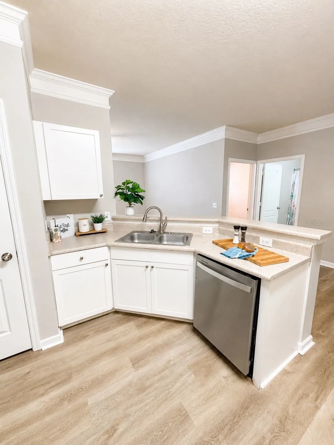 8813 VILLA VIEW 4