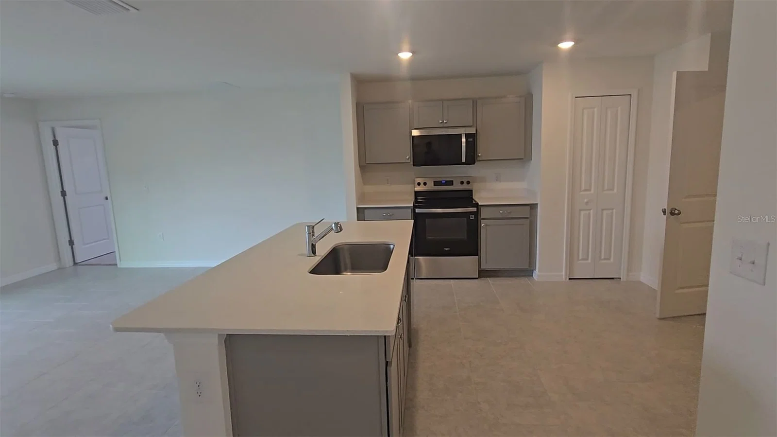 541 LAKEVIEW 2