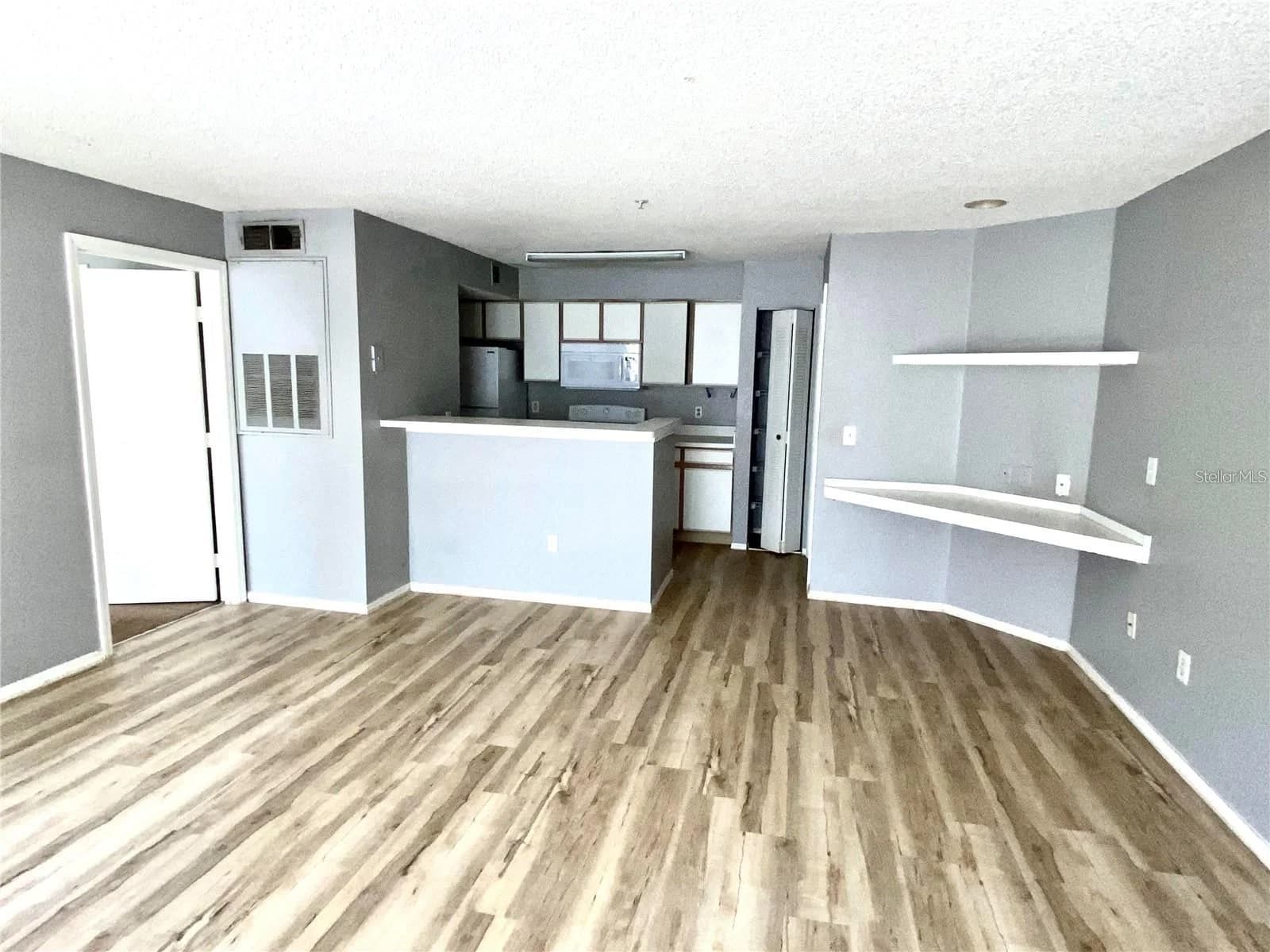 2209 ANTIGUA Place #827 4