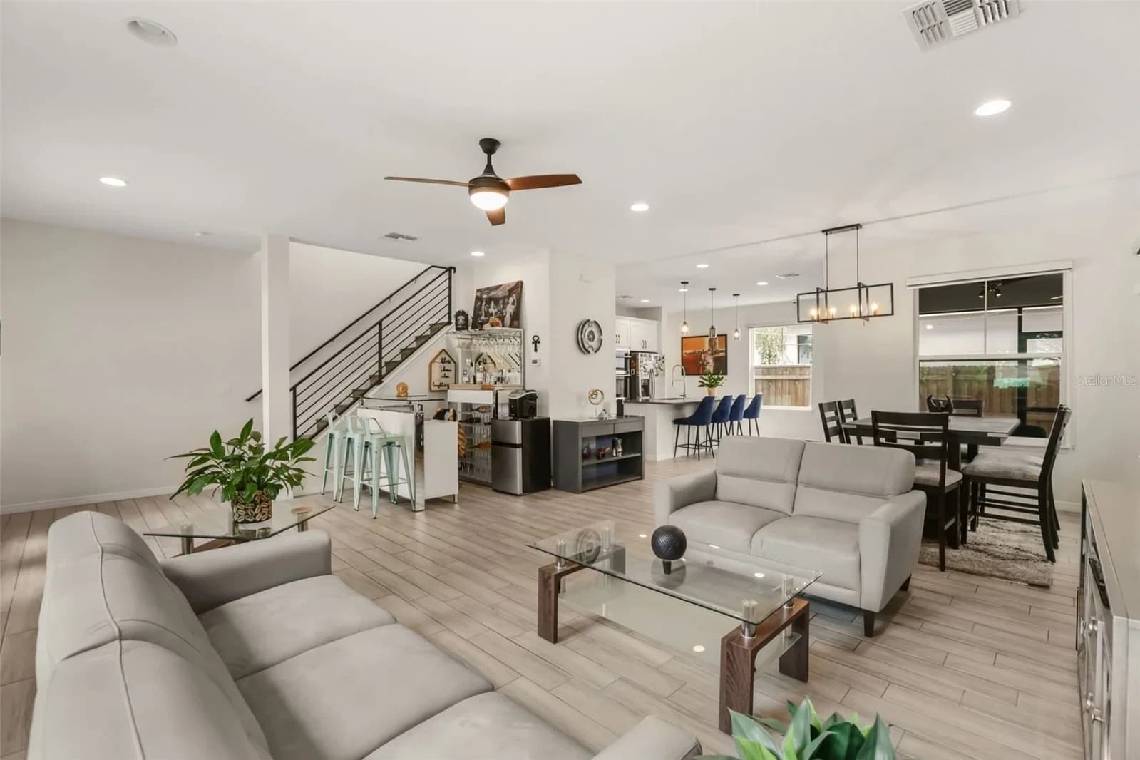 2338 BROWN, Orlando, FL 32806 3