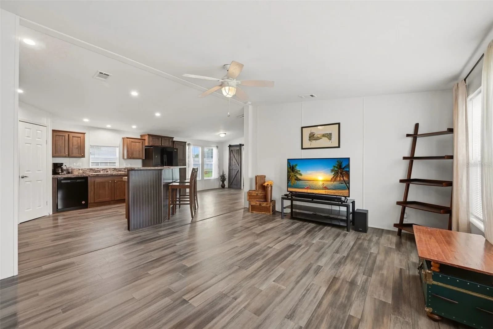 209 ELLSWORTH 4