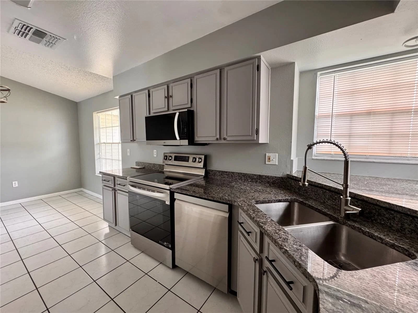 4125 VISTA 4