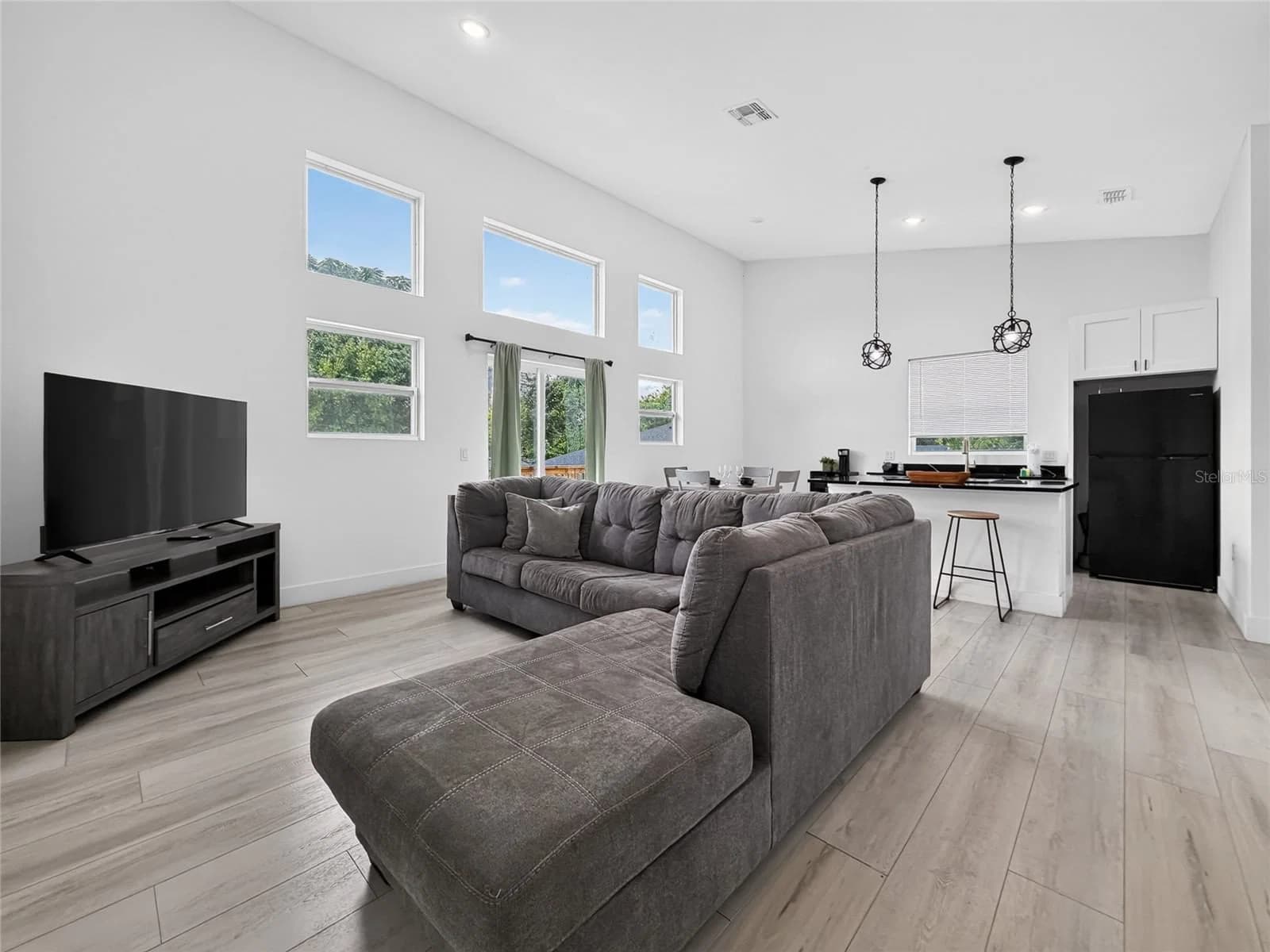 126 1ST, Orlando, FL 32824 3