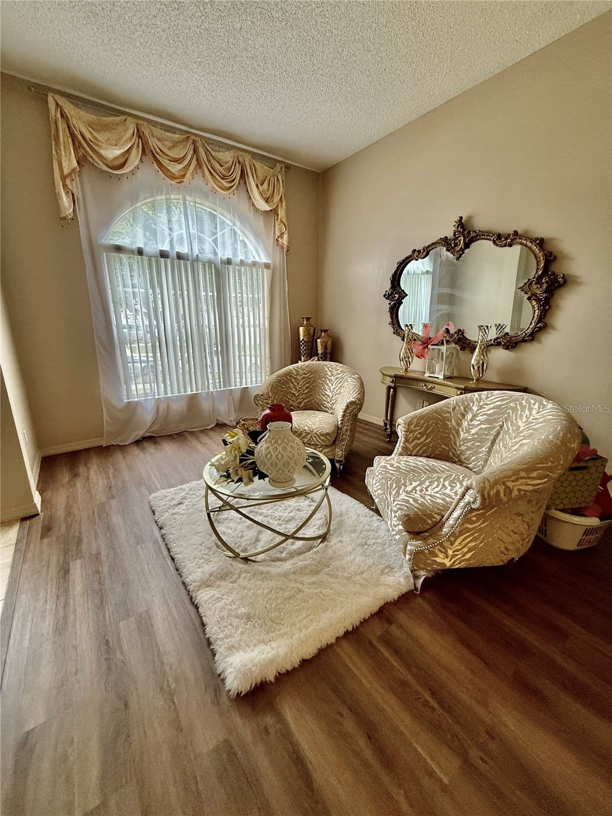 1748 FLORENCE VISTA 2