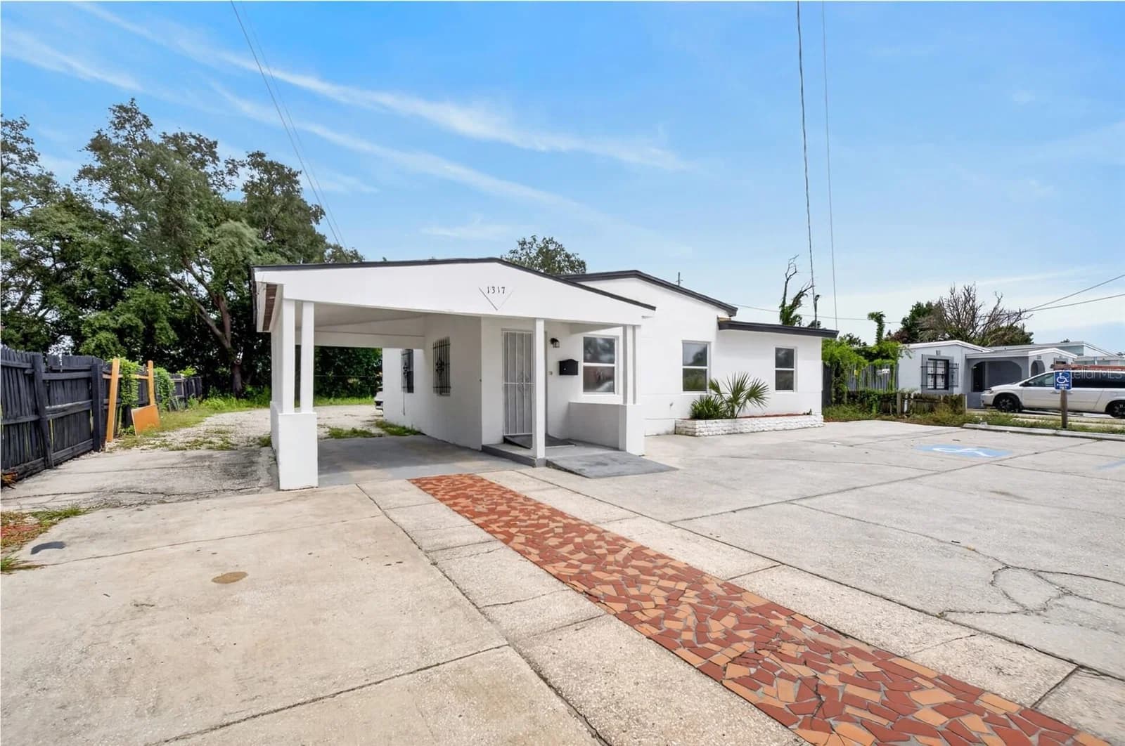 1317 PINE HILLS 2